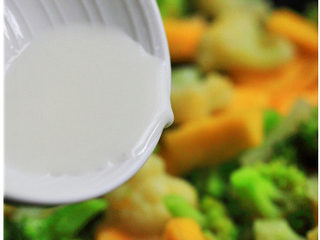 11、芒香双花,最后用少许水淀粉淋芡