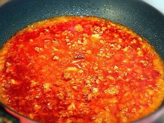 8、麻婆豆腐,加适量热水煮开