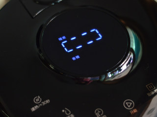 10、土豆排骨焖饭,盖上盖子,按下煮饭键