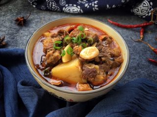 18、土豆炖牛腩,来两碗米饭,剩下的只有狼吞虎咽了。