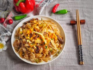 22、干炒牛河,加鸡蛋的干炒牛河。