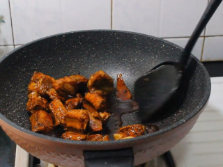 8、懒人糖醋排骨,翻炒均匀