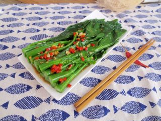 13、白灼芥兰,淋上汤汁，鲜甜爽口