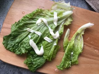 5、英式快手营养早餐,挤些沙拉酱。