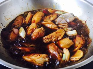 16、鸡翅焖土豆,大火煮开后改小火炖20分钟