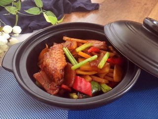 24、鸡翅焖土豆,成品图