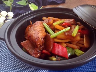 25、鸡翅焖土豆,成品图