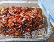 16、自制XO酱,盛入保鲜盒,冷却至室温后,密封入冰箱冷藏,如果有“0”度保鲜最好