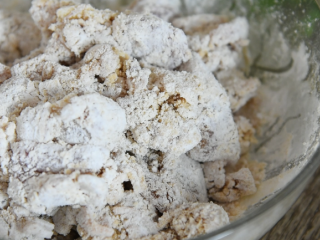 4、川菜"辣子鸡丁"学会了技巧,又香又下饭,抓匀备用