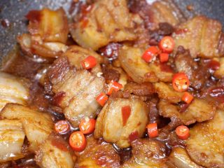 13、川味回锅肉,加些许红辣椒段;