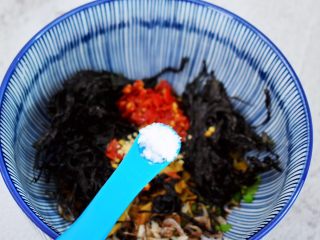 11、酸汤馄饨,加入盐