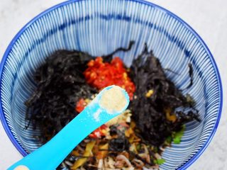 12、酸汤馄饨,加入胡椒粉