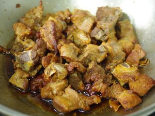 11、焦糖排骨,排骨加盐大火收汁