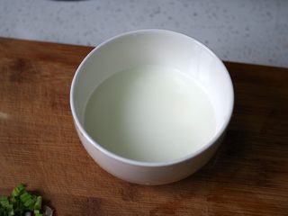 10、焦糖排骨,放入水，拌匀待用