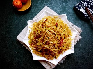 5、干煸土豆丝,装盘美美享用吧！