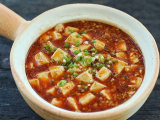 16、麻婆豆腐,出锅后撒葱花即可