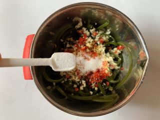 13、凉拌海带丝,加盐