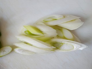 4、西红柿青椒土豆片,葱切片