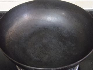 7、油爆肥肠,中火热锅