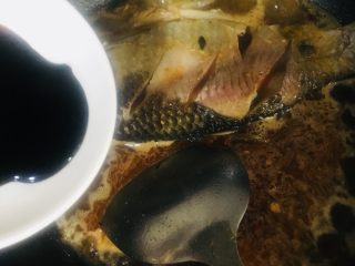 12、红烧鲫鱼,老抽