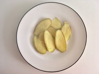 4、清蒸鱼,姜切7、8片