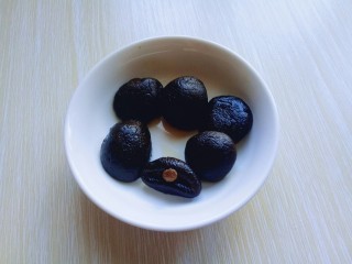 4、鸭血烩豆腐,小香菇，温水泡30分钟