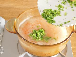 8、宝宝蔬菜粥8m+宝宝辅食,稍微再煮一会儿就可以出锅啦~