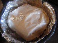 9、盐焗鸡,放入油纸包好的整鸡