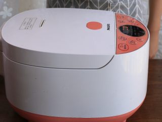 3、简单电饭锅焗三杯鸡,准备一个大点的电饭锅