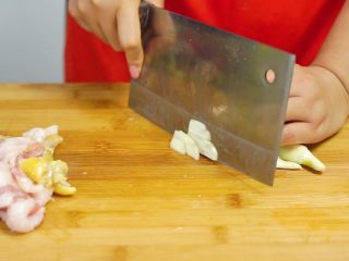 11、洪七公看到也会流三天口水——芳香叫花鸡,配当季食材,切入一点高笋(茭白)