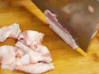 10、洪七公看到也会流三天口水——芳香叫花鸡,五花肉切片