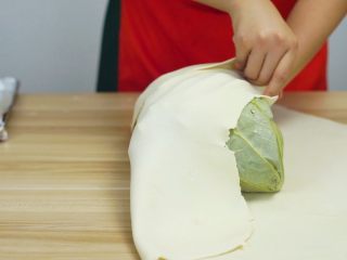 33、洪七公看到也会流三天口水——芳香叫花鸡,用面皮包裹住荷叶包着的鸡