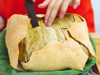 40、洪七公看到也会流三天口水——芳香叫花鸡,用刀切开荷叶