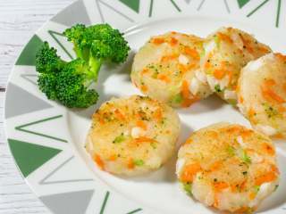 11、宝宝鳕鱼土豆饼,鲜香可口