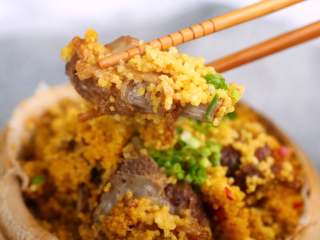 15、小米蒸排骨,小米的软糯加上排骨的肉香，我一个人就能吃一笼