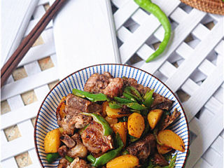 13、土豆烧排骨,翻炒均匀即可出锅