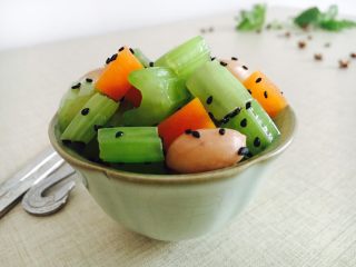 18、爽口开胃小凉菜 花椒油炝芹菜,成品图