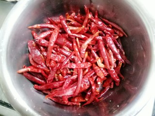 6、油泼扯面,这时候来做点辣椒面，家里有的可以省略