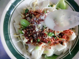 28、油泼扯面,盐