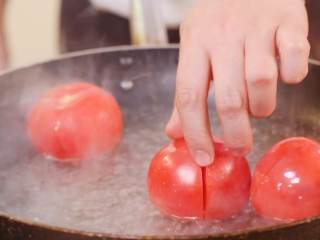 2、茄汁意面,开水烫皮