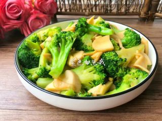10、杏鲍菇炒西兰花,成品图一