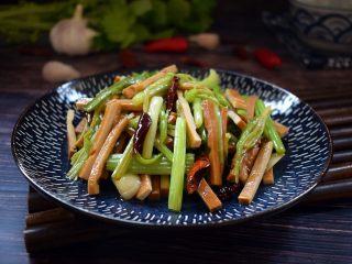 17、芹菜炒香干,成品图