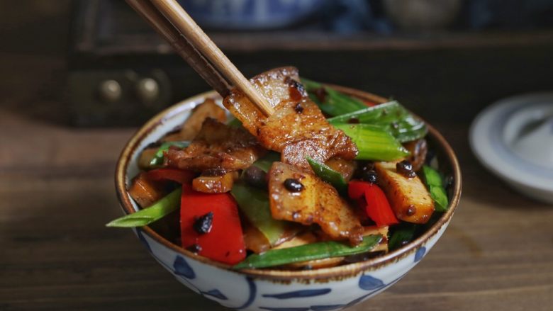 绿色美食+豆豉香干回锅肉