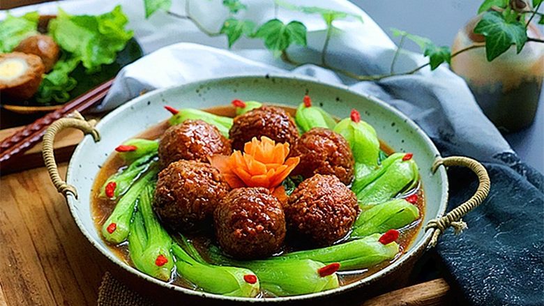 (私家秘制版)红烧鹌鹑蛋狮子头