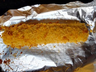 33、剩米饭紫薯泥卷,放入烤箱190℃烤15～20分钟左右。