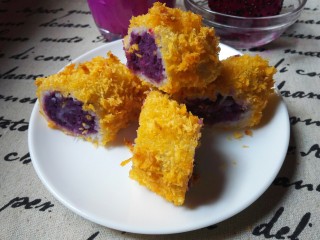 36、剩米饭紫薯泥卷,装盘。