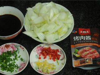 7、酸辣白菜帮,所有的食材准备都处理好了