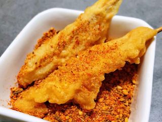 14、鸡肉串串香,鸡肉串串蘸上烧烤料别有一番滋味