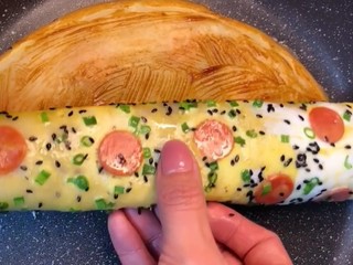 11、早餐鸡蛋饼,卷起即可