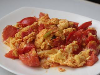 12、西红柿炒蛋,盛盘上桌!